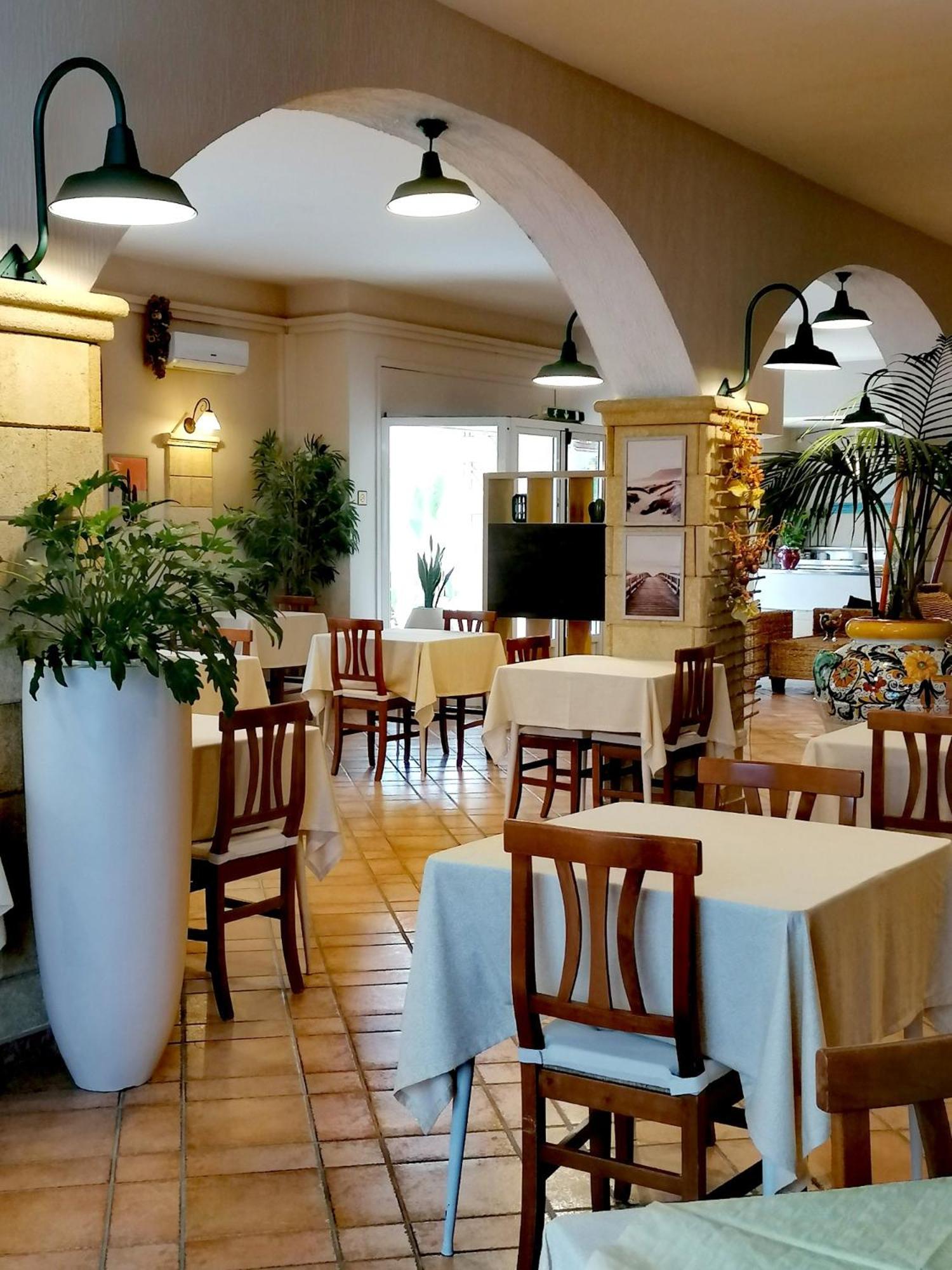 Hotel Costa D'Oro Торе Ово Екстериор снимка